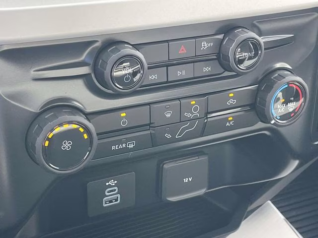 2026 Oxford White Ford Super Duty F-350 SRW XL RWD Chassis