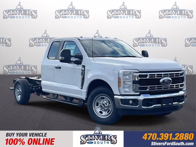2026 Oxford White Ford Super Duty F-350 SRW XL RWD Chassis