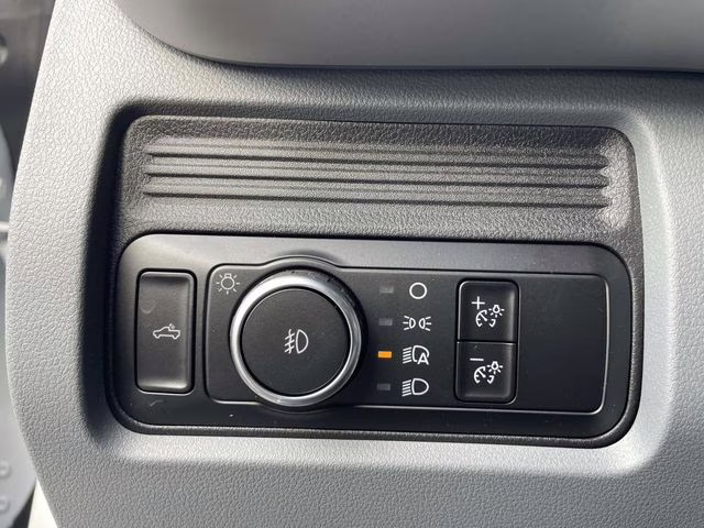 2026 Oxford White Ford Super Duty F-350 SRW XL RWD Chassis