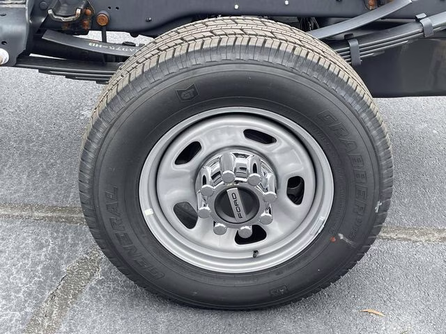 2026 Oxford White Ford Super Duty F-350 SRW XL 4X4 Chassis