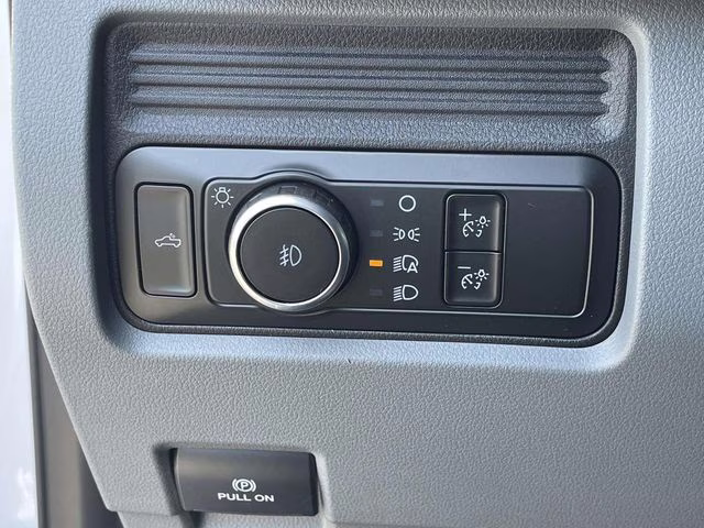 2026 Oxford White Ford Super Duty F-350 SRW XL 4X4 Chassis