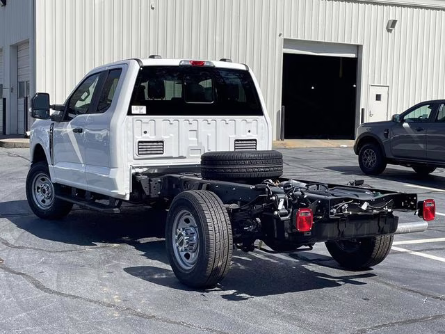 2026 Oxford White Ford Super Duty F-350 SRW XL 4X4 Chassis