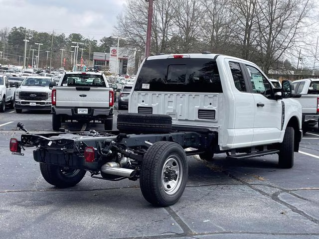 2026 Oxford White Ford Super Duty F-350 SRW XL 4X4 Chassis