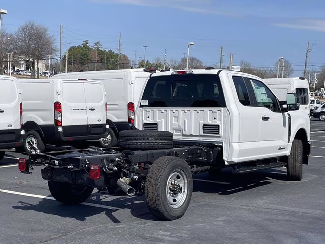 2026 Oxford White Ford Super Duty F-350 SRW XL 4X4 Chassis