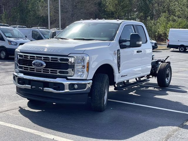 2026 Oxford White Ford Super Duty F-350 SRW XL 4X4 Chassis