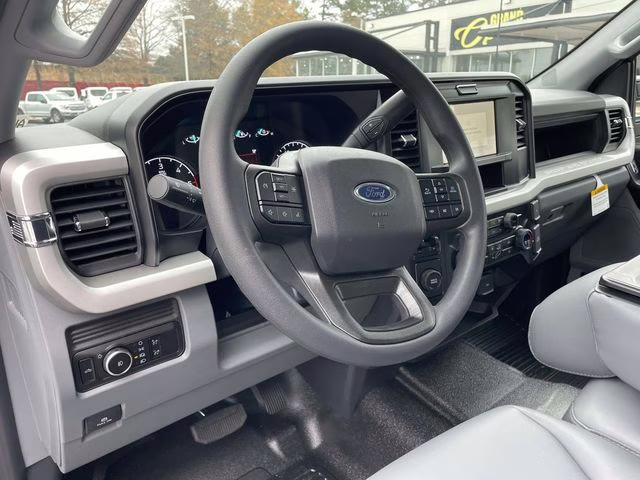 2026 Oxford White Ford Super Duty F-350 DRW XL RWD Chassis