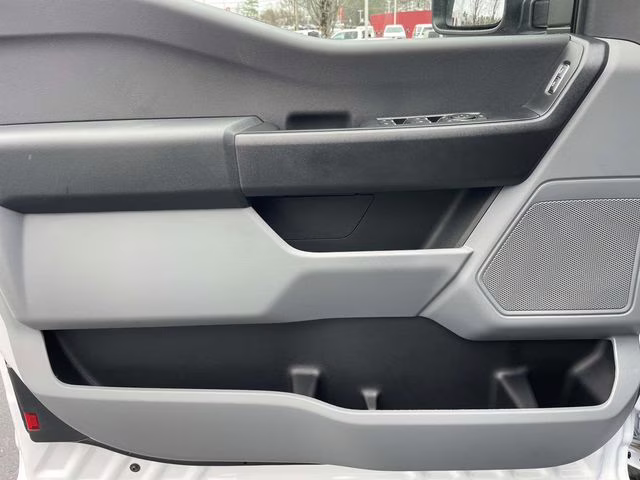 2026 Oxford White Ford Super Duty F-350 DRW XL RWD Chassis