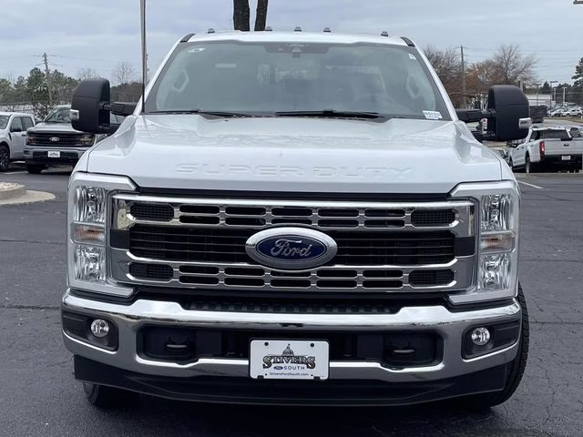2026 Oxford White Ford Super Duty F-350 DRW XL RWD Chassis