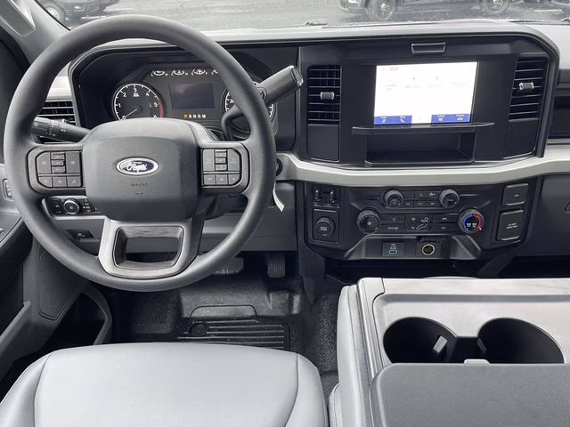 2026 Oxford White Ford Super Duty F-350 DRW XL RWD Chassis