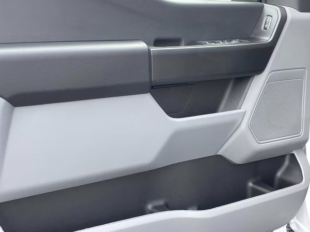 2026 Oxford White Ford Super Duty F-350 DRW XL 4X4 Chassis