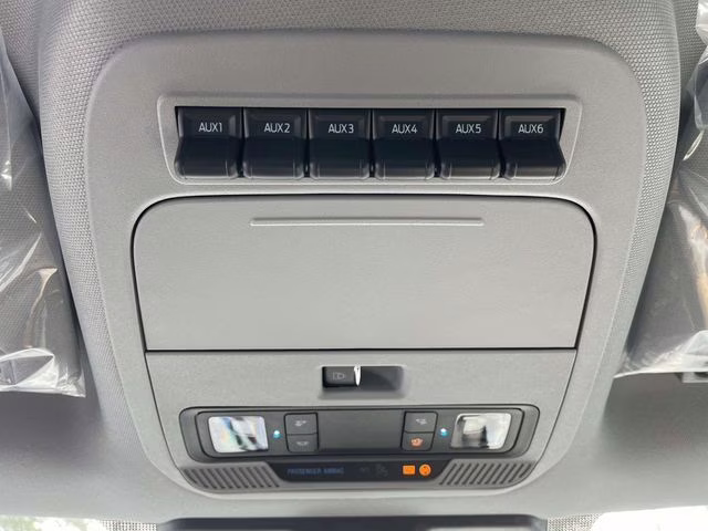 2026 Oxford White Ford Super Duty F-350 DRW XL 4X4 Chassis