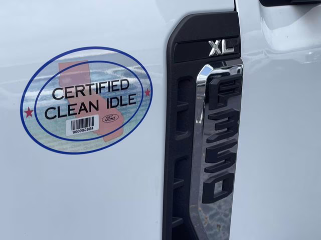 2026 Oxford White Ford Super Duty F-350 DRW XL 4X4 Chassis