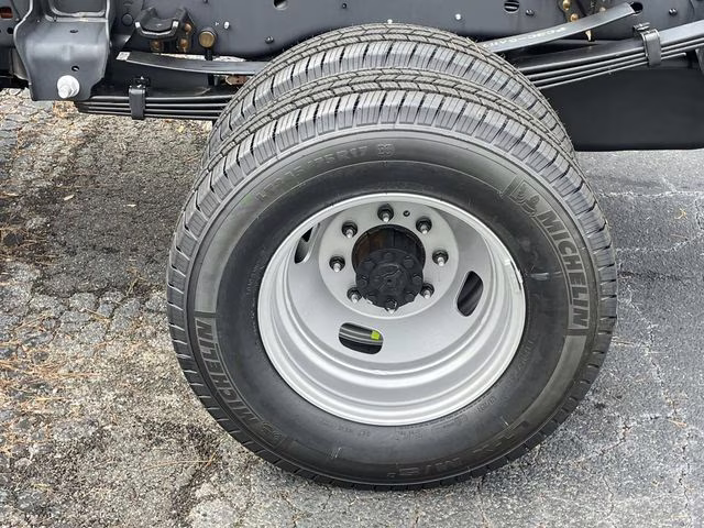 2026 Oxford White Ford Super Duty F-350 DRW XL 4X4 Chassis