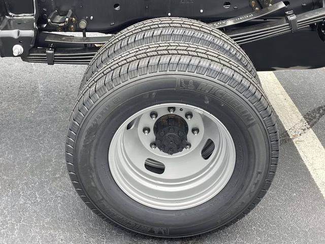 2026 Oxford White Ford Super Duty F-350 DRW XL 4X4 Chassis