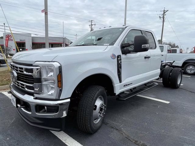 2026 Oxford White Ford Super Duty F-350 DRW XL 4X4 Chassis