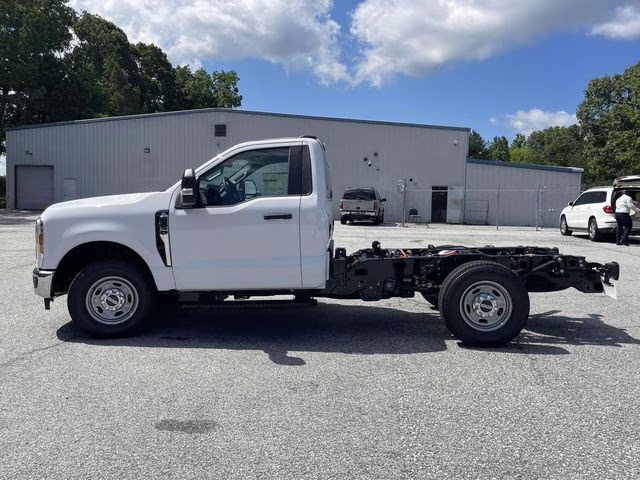 2025 Oxford White Ford Super Duty F-250 SRW XL RWD Truck
