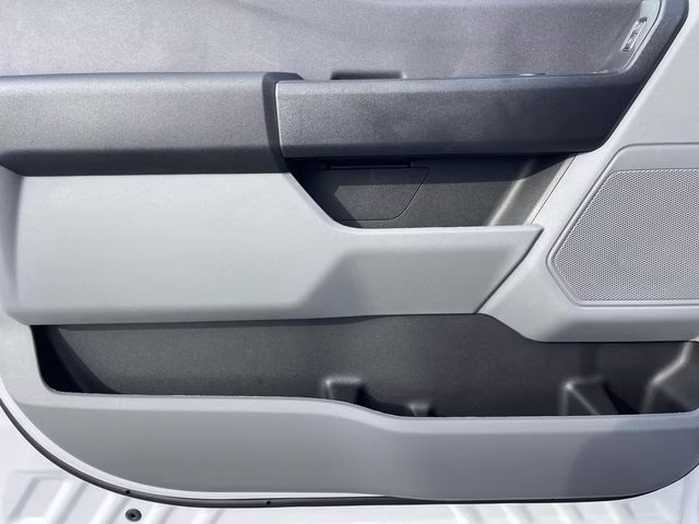 2026 Oxford White Ford Super Duty F-550 DRW XL RWD Chassis