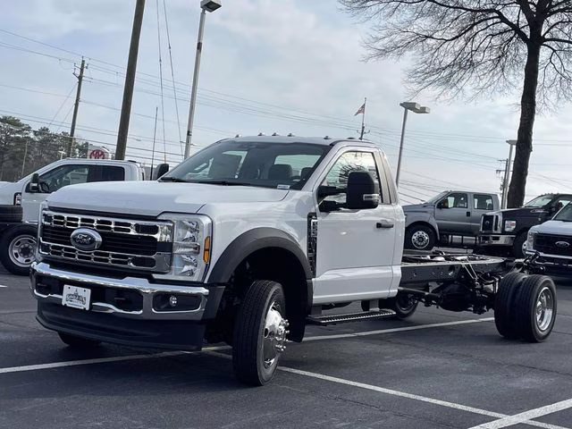 2026 Oxford White Ford Super Duty F-550 DRW XL RWD Chassis