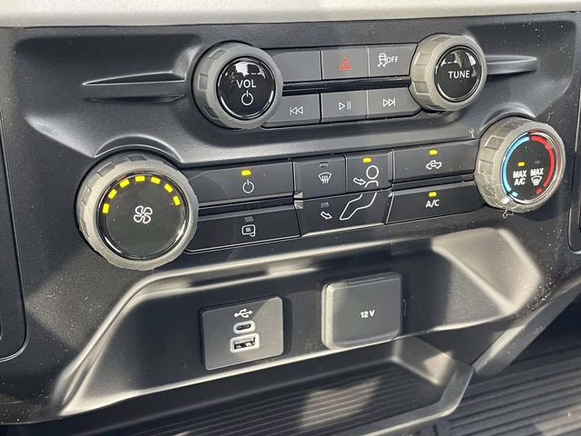 2026 Oxford White Ford Super Duty F-550 DRW XL RWD Chassis