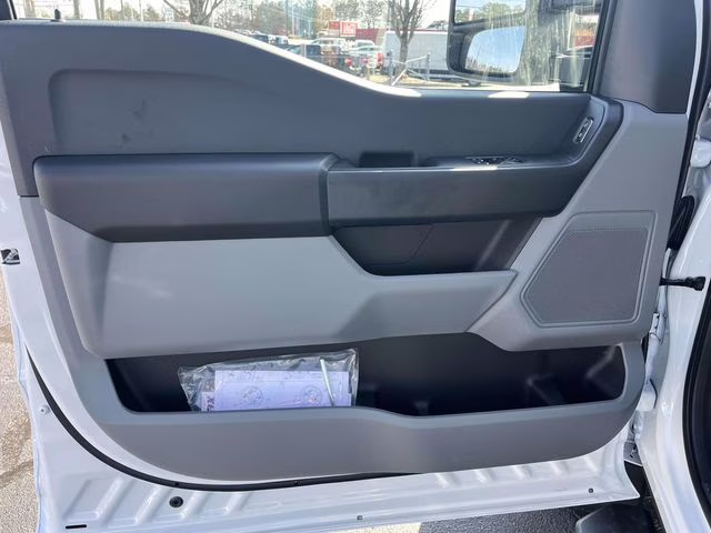 2026 Oxford White Ford Super Duty F-550 DRW XL RWD Chassis