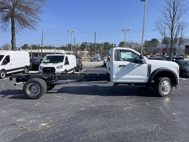 2026 Oxford White Ford Super Duty F-550 DRW XL RWD Chassis
