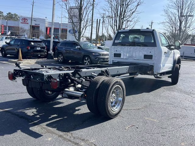 2026 Oxford White Ford Super Duty F-550 DRW XL RWD Chassis