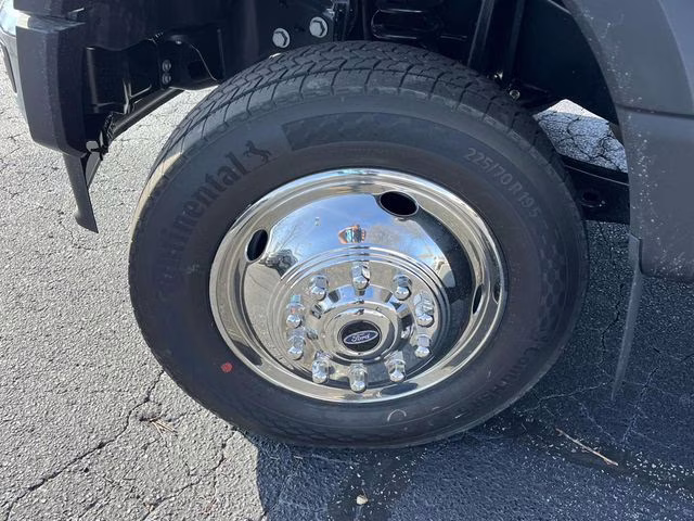 2026 Oxford White Ford Super Duty F-550 DRW XL RWD Chassis