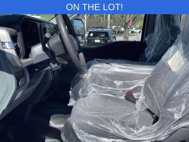 2026 Oxford White Ford Super Duty F-550 DRW XL RWD Chassis