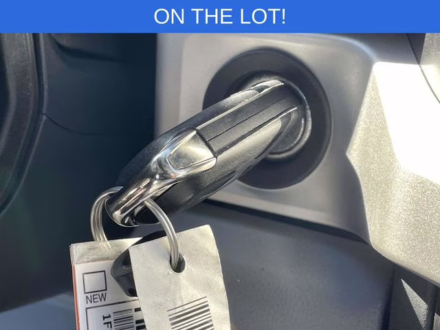 2026 Oxford White Ford Super Duty F-550 DRW XL RWD Chassis