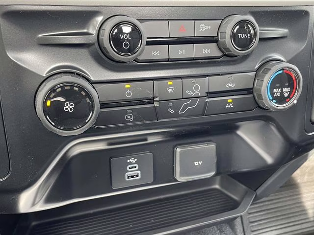 2026 Oxford White Ford Super Duty F-550 DRW XL RWD Chassis