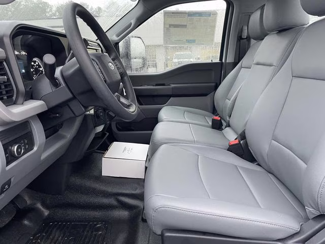 2026 Oxford White Ford Super Duty F-550 DRW XL 4X4 Chassis