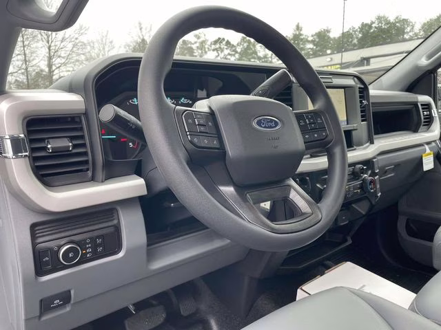 2026 Oxford White Ford Super Duty F-550 DRW XL 4X4 Chassis