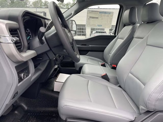 2026 Oxford White Ford Super Duty F-550 DRW XL 4X4 Chassis