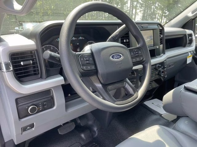 2025 Oxford White Ford F-600SD XL 4X4 Chassis