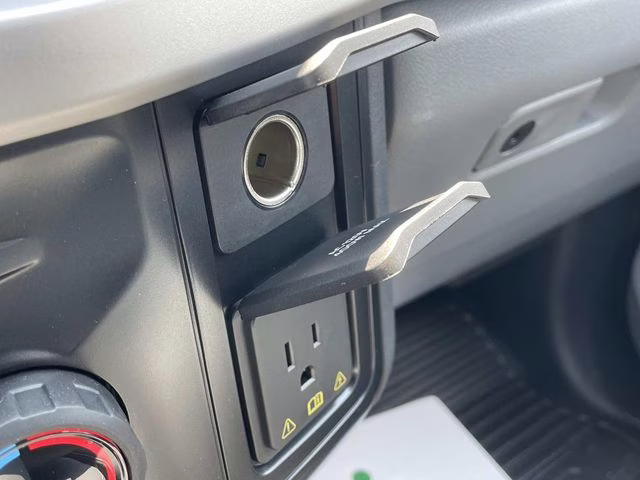 2025 Oxford White Ford F-600SD XL 4X4 Chassis