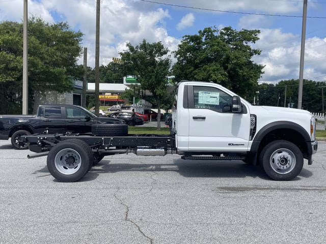 2025 Oxford White Ford F-600SD XL 4X4 Chassis