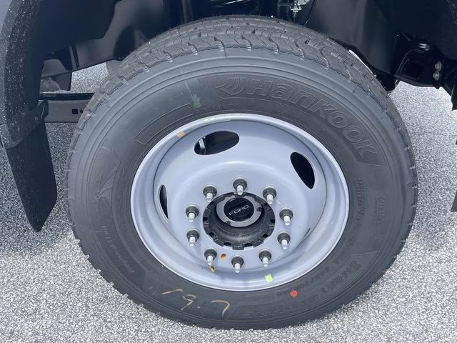 2025 Oxford White Ford F-600SD XL 4X4 Chassis