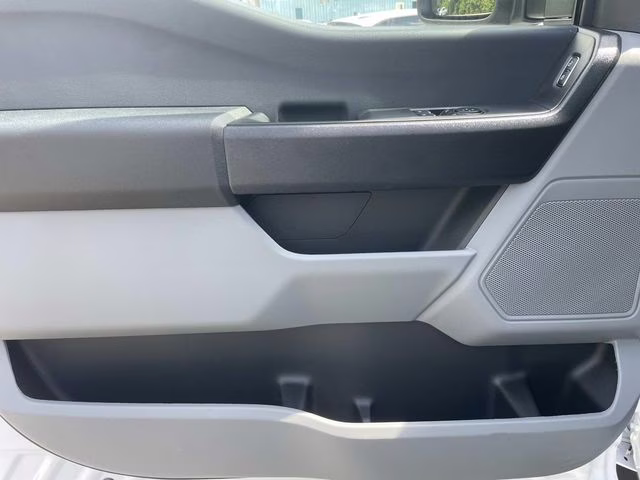 2025 Oxford White Ford F-600SD XL 4X4 Chassis