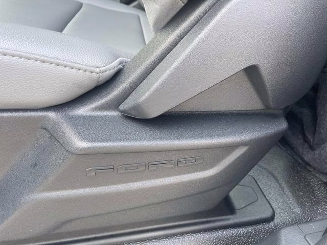 2025 Oxford White Ford F-600SD XL 4X4 Chassis