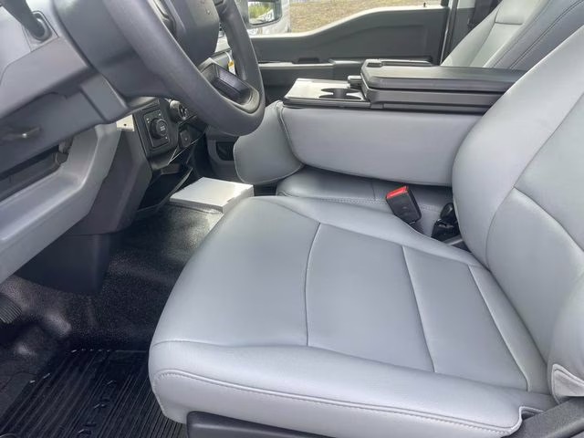 2025 Oxford White Ford F-600SD XL 4X4 Chassis