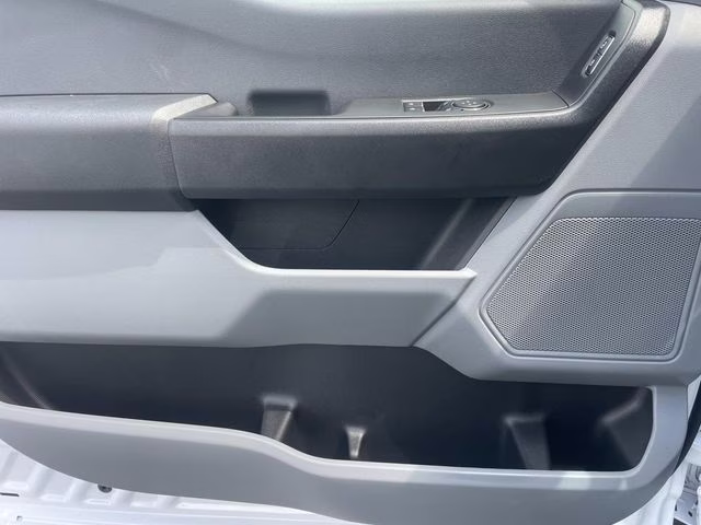 2025 Oxford White Ford F-600SD XL 4X4 Chassis