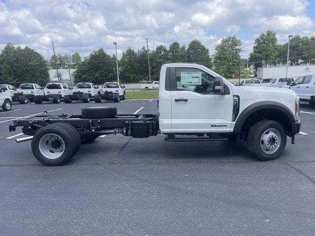 2025 Oxford White Ford F-600SD XL 4X4 Chassis