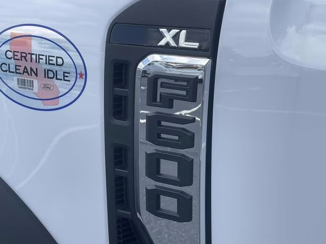 2025 Oxford White Ford F-600SD XL 4X4 Chassis