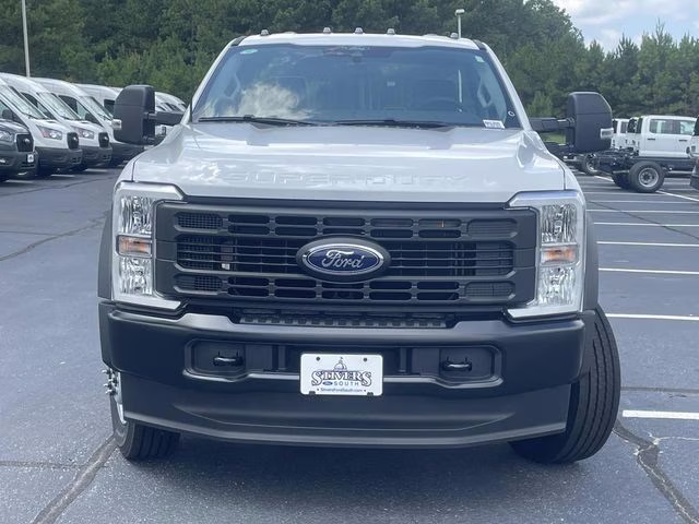 2025 Oxford White Ford F-600SD XL 4X4 Chassis