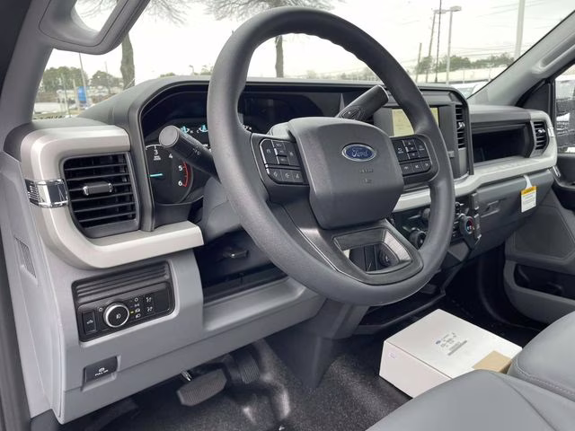 2026 Oxford White Ford Super Duty F-350 SRW XL RWD Chassis