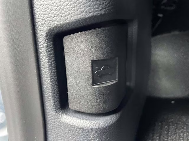 2026 Oxford White Ford Super Duty F-350 SRW XL RWD Chassis