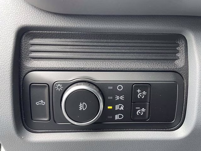 2026 Oxford White Ford Super Duty F-350 SRW XL RWD Chassis