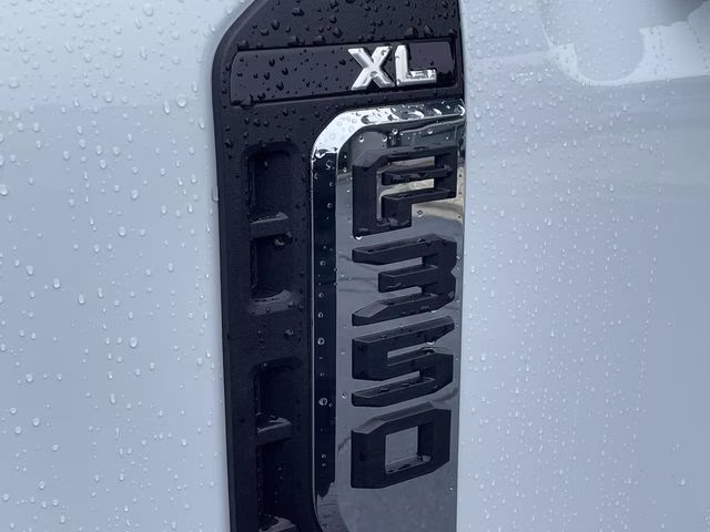 2026 Oxford White Ford Super Duty F-350 SRW XL RWD Chassis