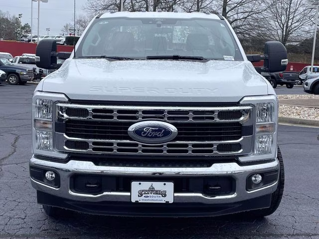 2026 Oxford White Ford Super Duty F-350 SRW XL RWD Chassis