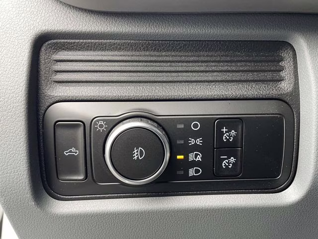 2026 Oxford White Ford Super Duty F-350 SRW XL RWD Chassis